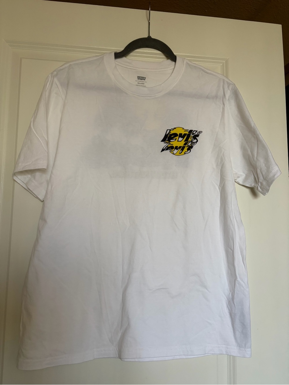 Levi's White Short-Sleeve Tee with Yellow Graphic Chest Logo